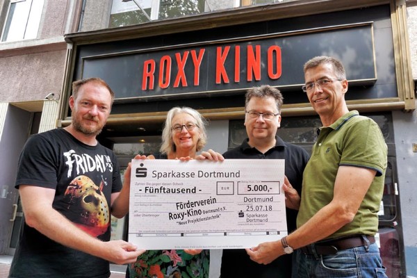 Freuen sich: Roxy-Betreiber Holga Rosen, Jutta Hoppe, Dirk Logermann und Mathias Seifert vom Förderverein.